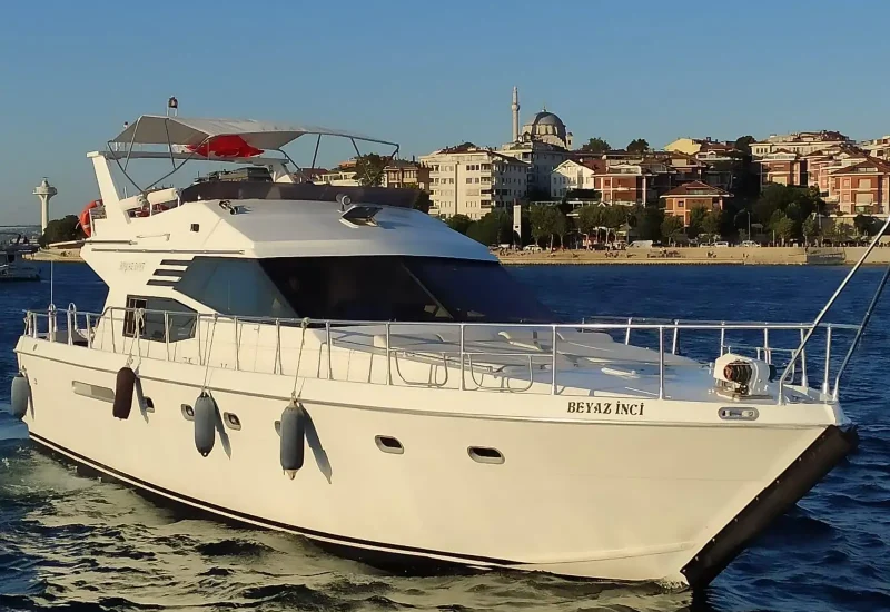 Rent Beyaz İnci Yacht in Istanbul | Private Golden Horn & Bosphorus Charter