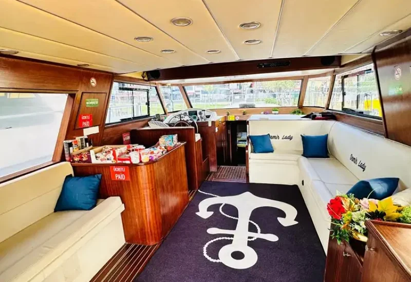 Rent Demir Lady Yacht in Istanbul