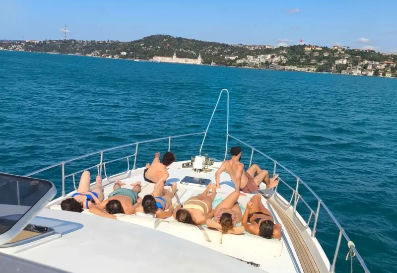 Rent Beyaz İnci Yacht in Istanbul | Private Golden Horn & Bosphorus Charter