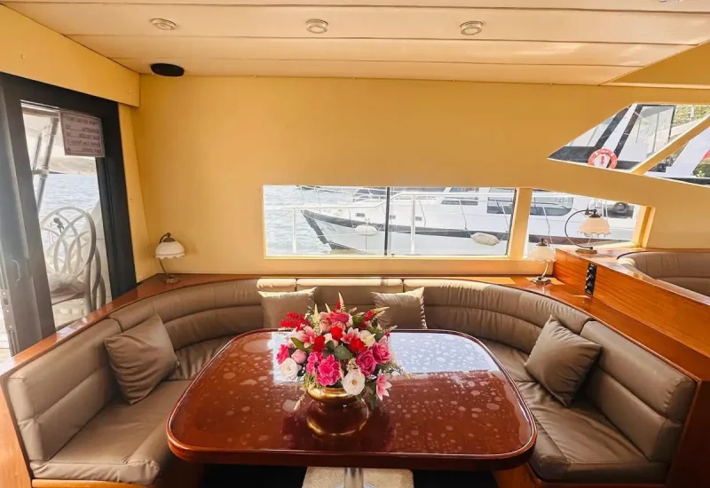 Rent Beyaz İnci Yacht in Istanbul | Private Golden Horn & Bosphorus Charter